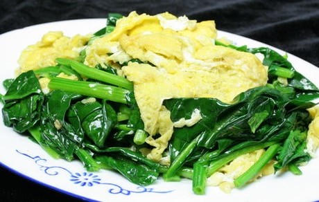 用家用榨油機(jī)榨的芝麻油炒菠菜