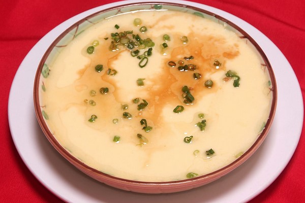 用家用榨油機(jī)榨的芝麻油煲蛋湯